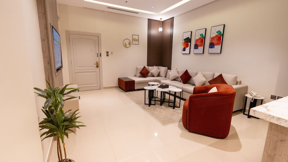 Deluxe Suite - Photo 7