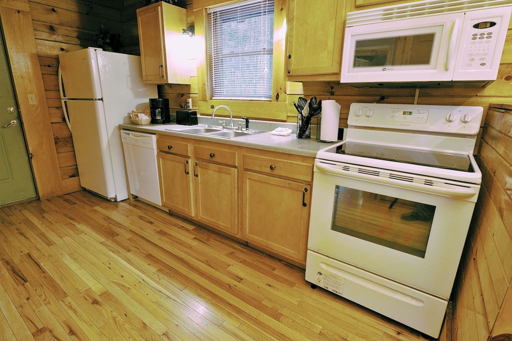 Family Cabin, 2 Bedrooms photo 2