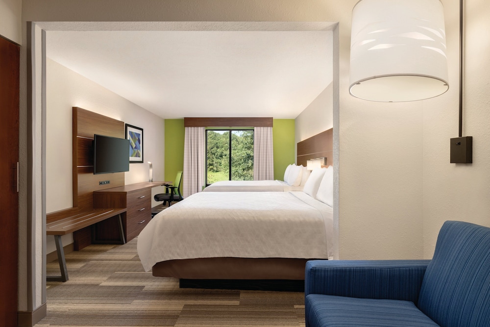 Suite, 2 Queen Beds (Additional Living Area) - Photo 2