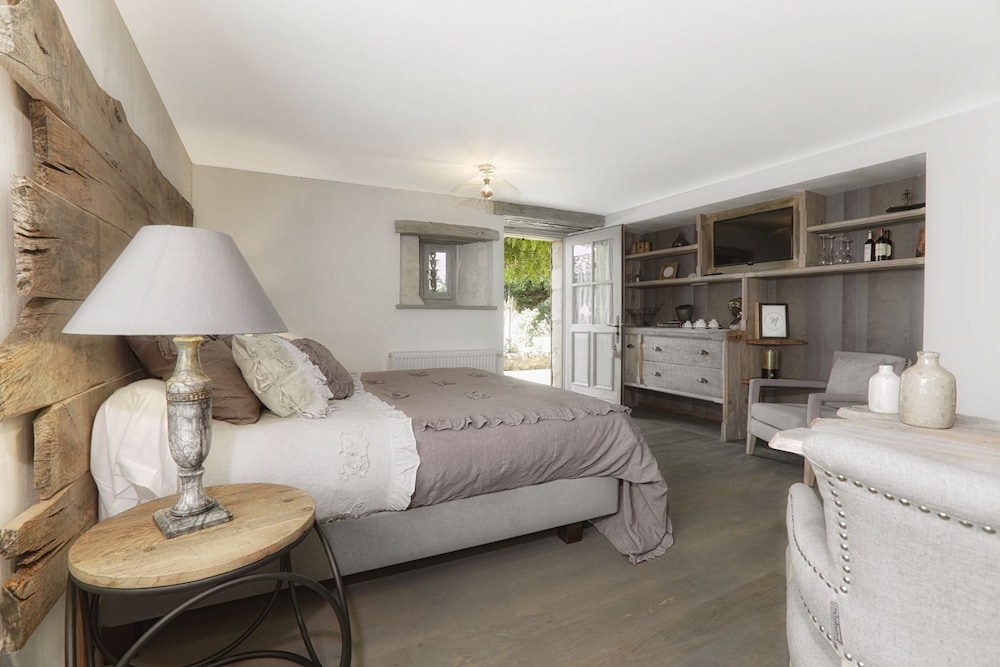 Luxury Room, 1 King Bed, Non Smoking, Garden View photo 1