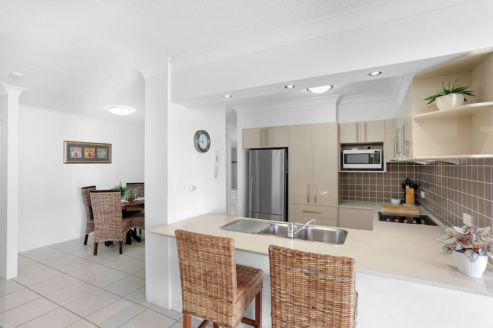 2 Bedroom Apartment - Pool View - Photo 3