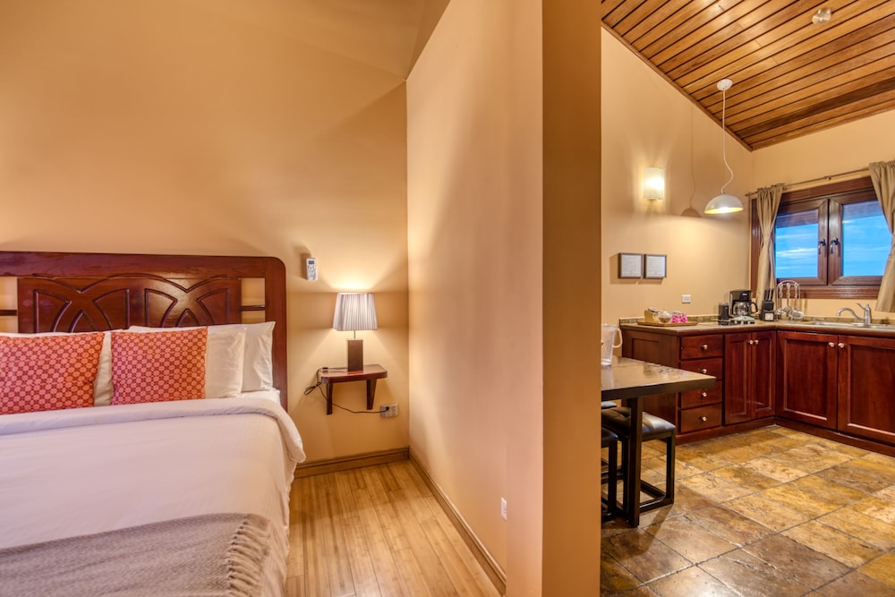 Luxury Suite, 1 King Bed, Sea View photo 1