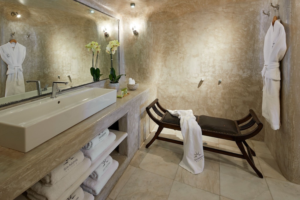 Honeymoon Suite, 1 Bedroom, Jetted Tub, Sea View ( Caldera View) - Photo 4