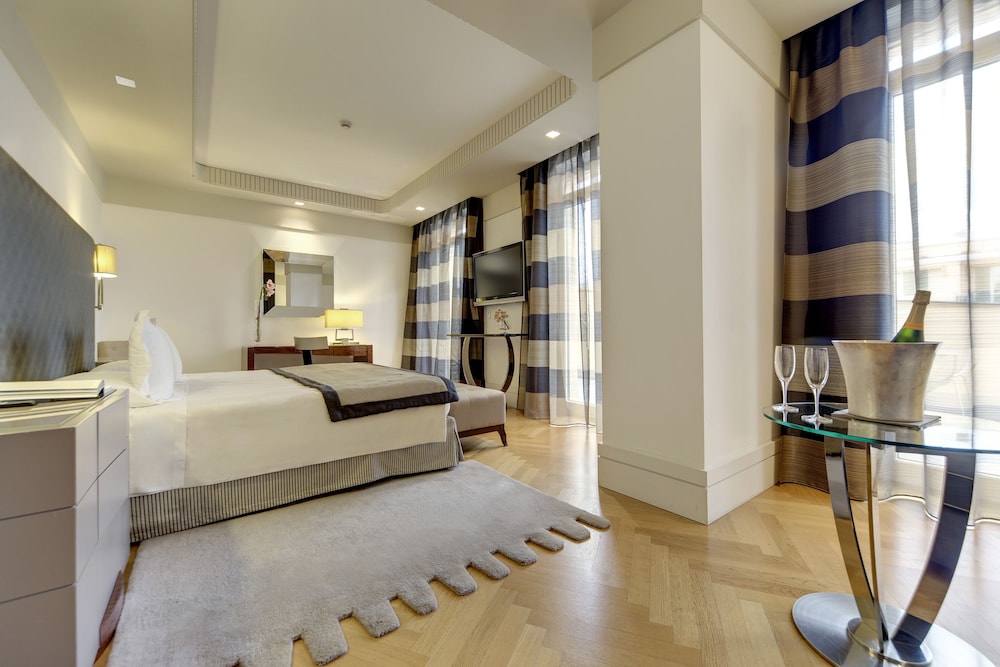 Junior Suite with Spa Access (2+1) - Photo 2