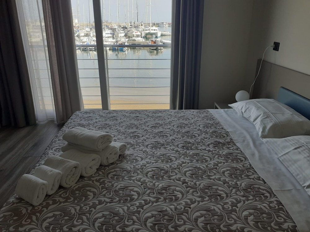 Deluxe Quadruple Room, Sea View (Room 4)