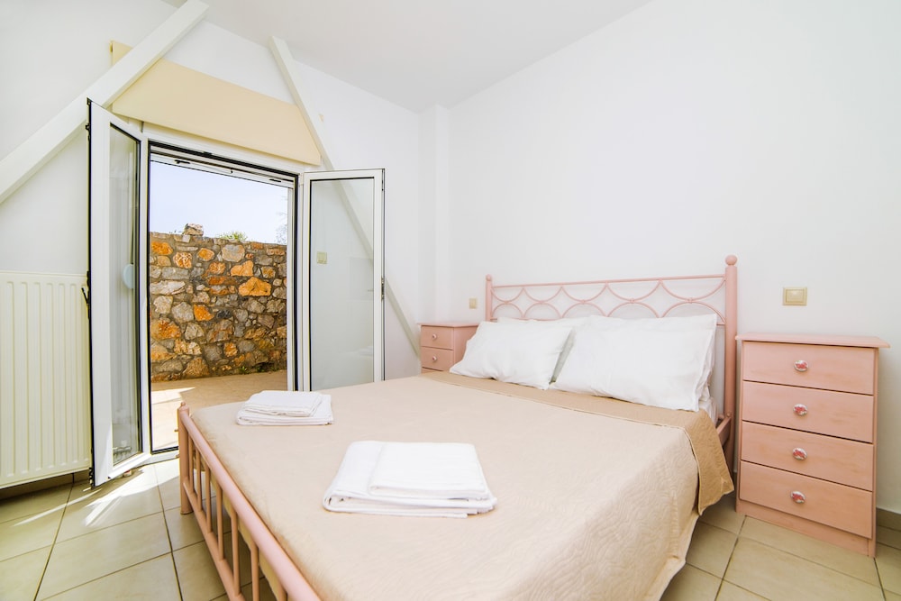 Superior Apartment, 2 Bedrooms, Partial Sea View