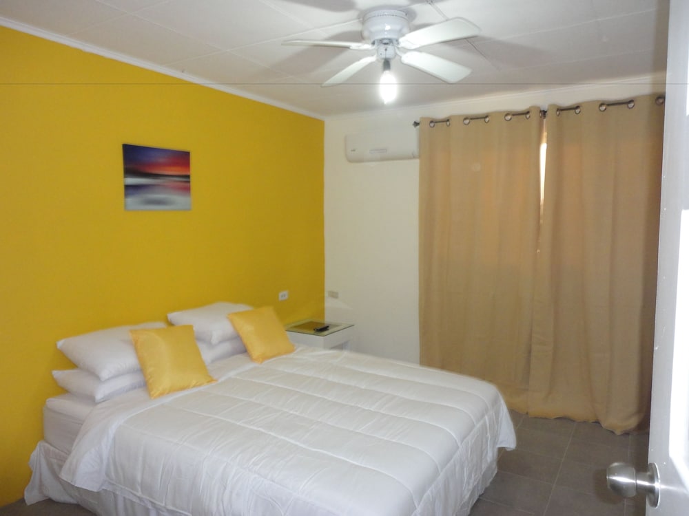 Double Room, 1 Queen Bed photo 3