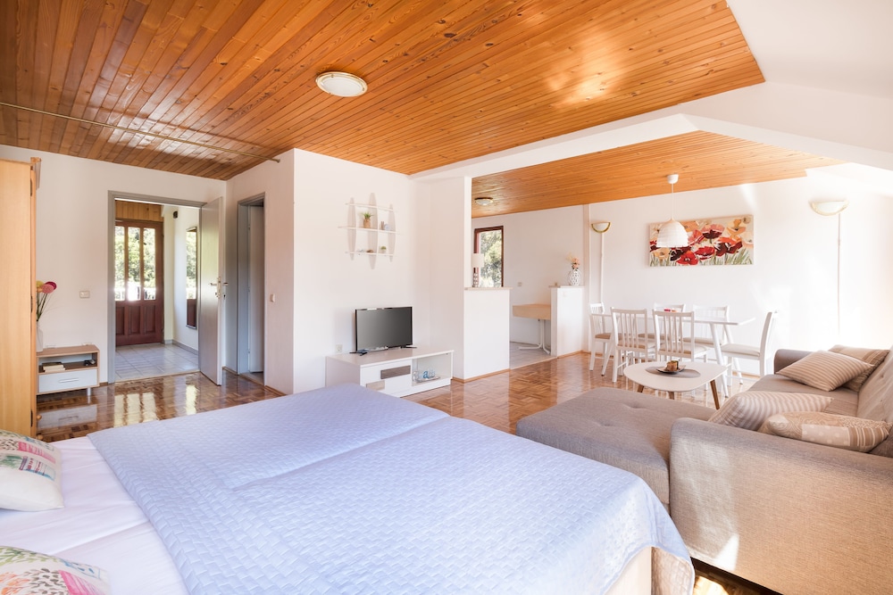 Apartment, 3 Bedrooms, Terrace, Park View (8+1) photo 2