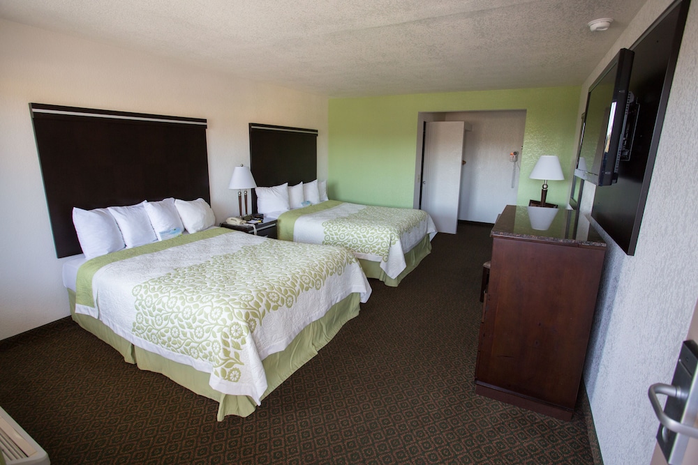 Room, 2 Queen Beds, Accessible photo 1