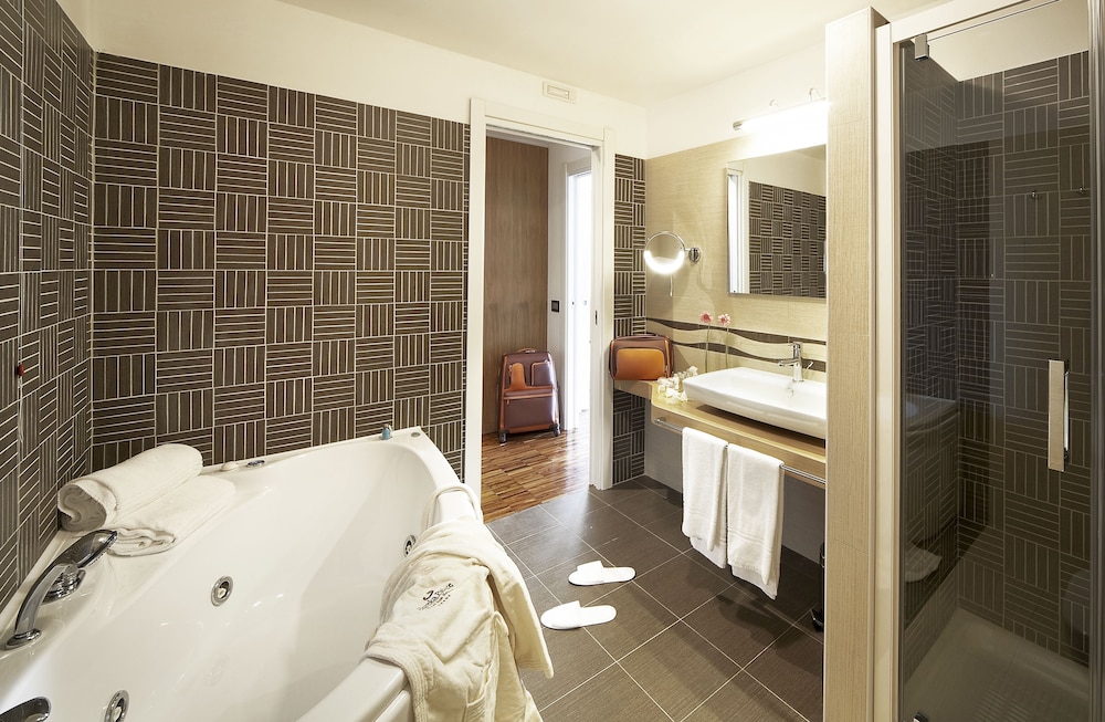 Suite - Photo 7