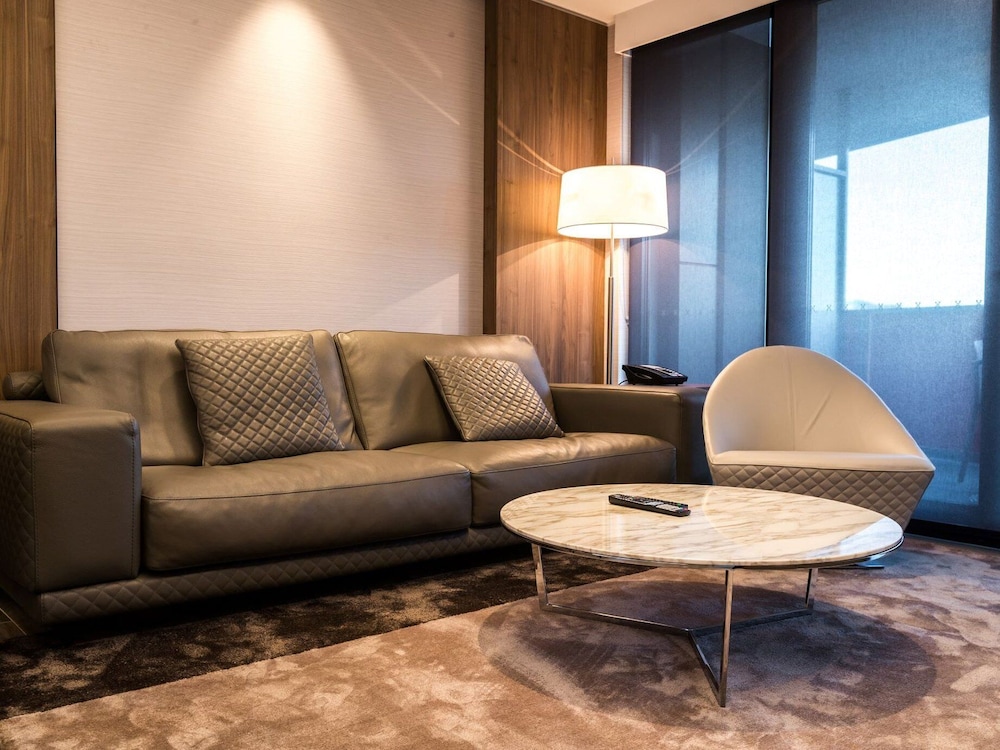 2 Bedroom Deluxe Lyndhurst Suite (Balcony)