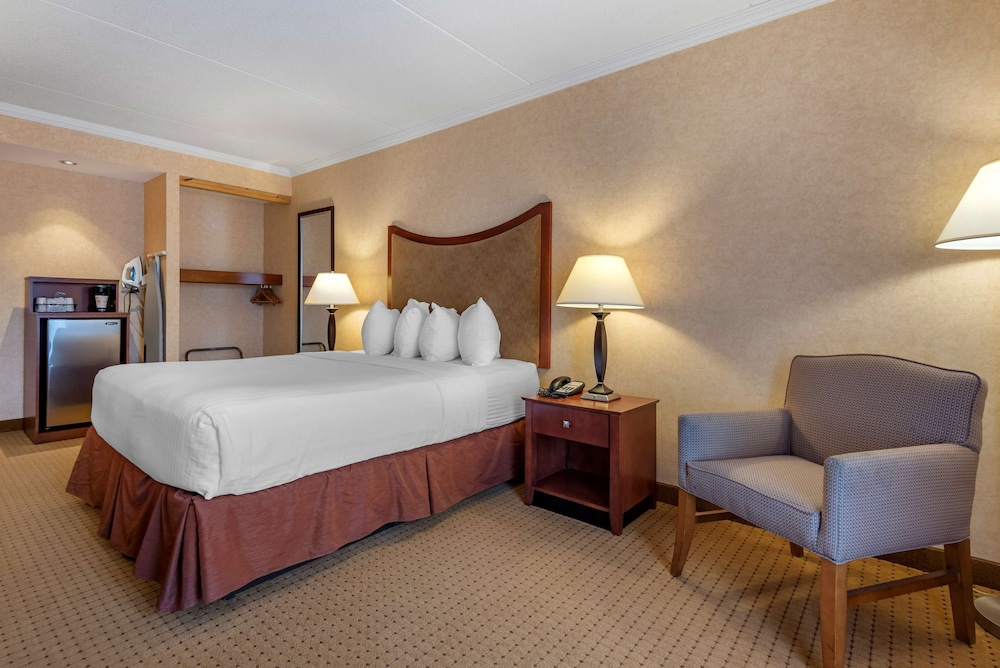Standard Room, 1 Queen Bed, Kitchenette, River View (Oversized Room;with Sofabed) photo 3