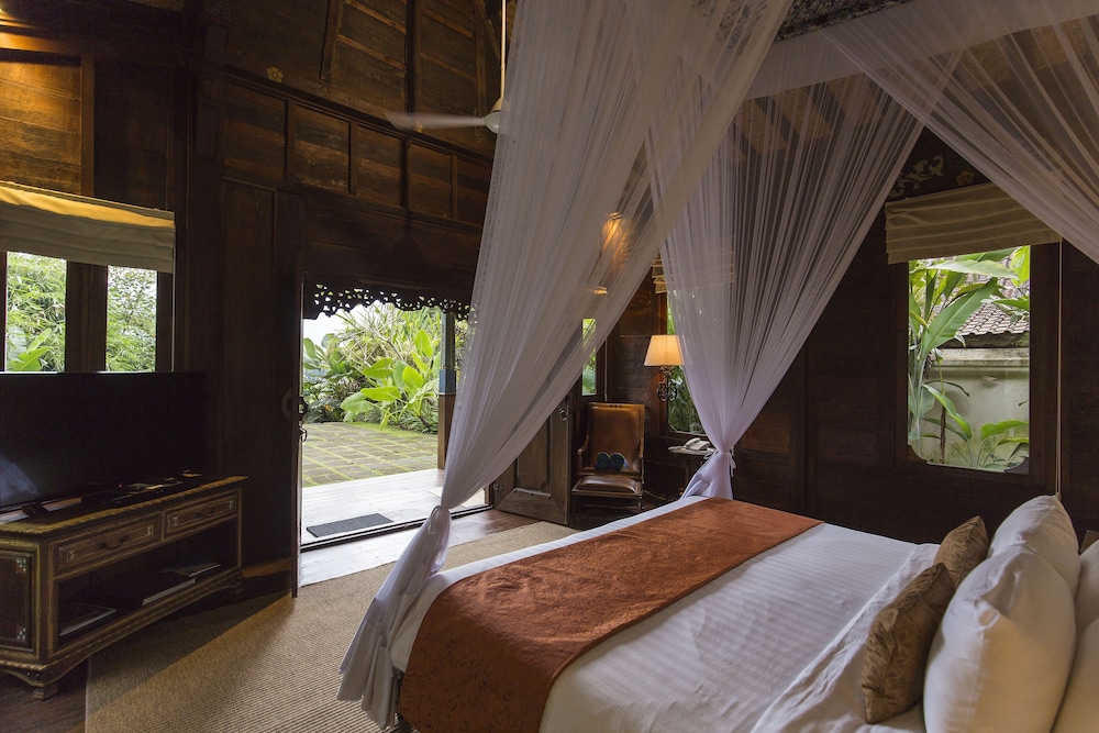 Exclusive Traditional Pool Villa