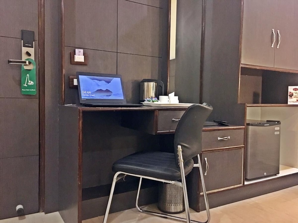 Executive Room - Photo 10