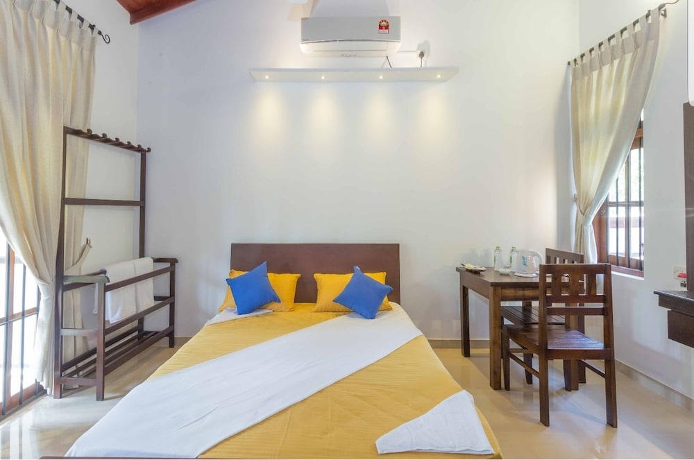 Deluxe Double Room, 1 Queen Bed, Private Bathroom, Garden View photo 3