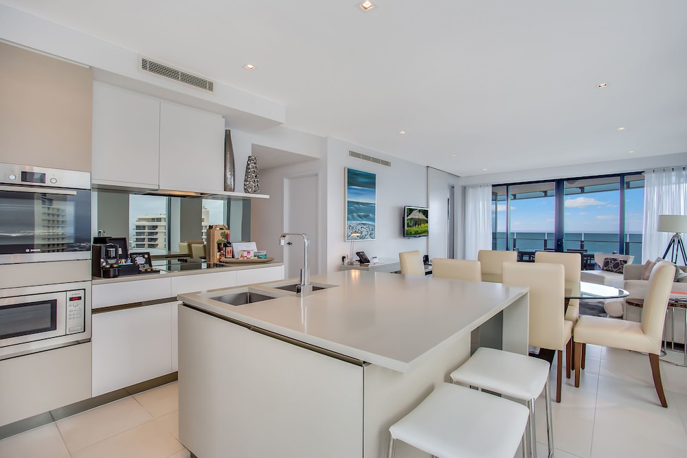 2 Bedroom Ocean View Apartment - Photo 5