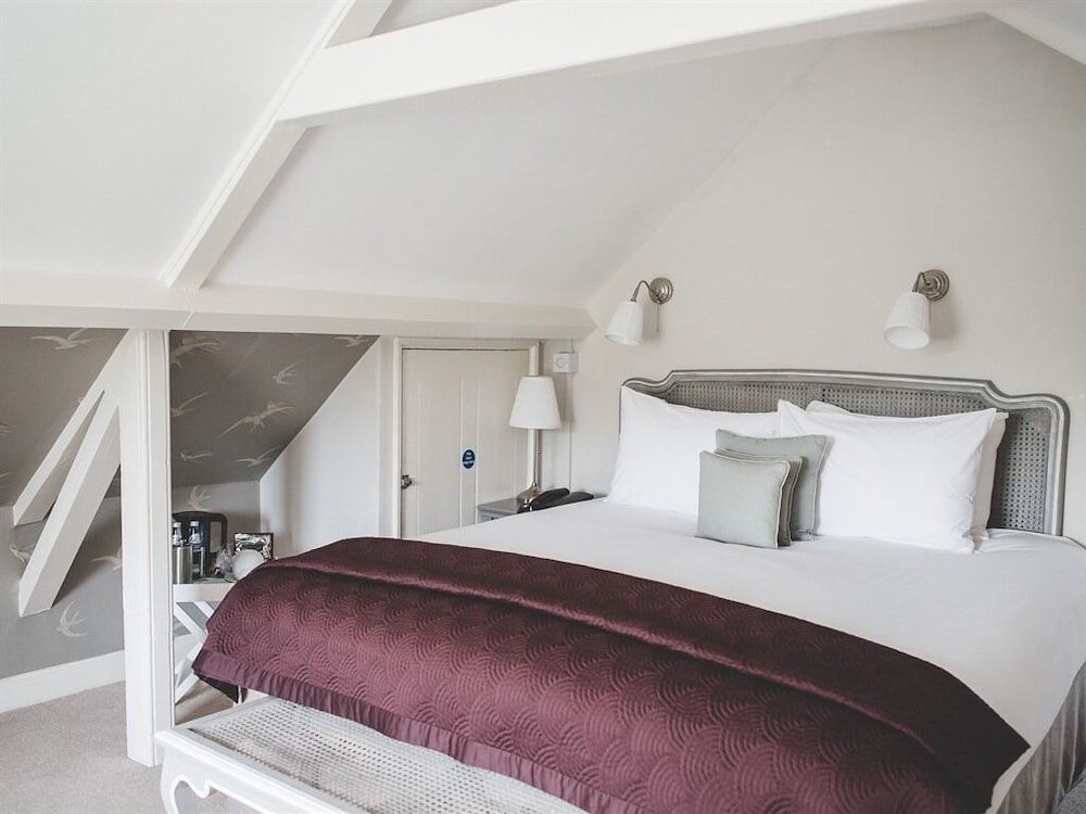 Standard Double Room, Ensuite (Damson)