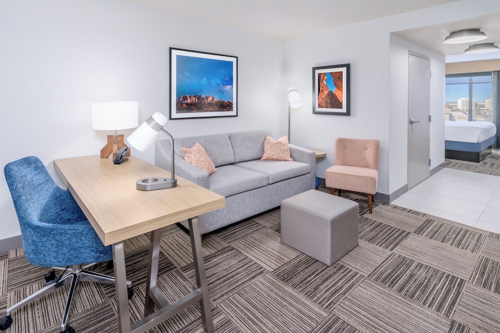 Deluxe Suite, 1 King Bed, Accessible - Photo 6