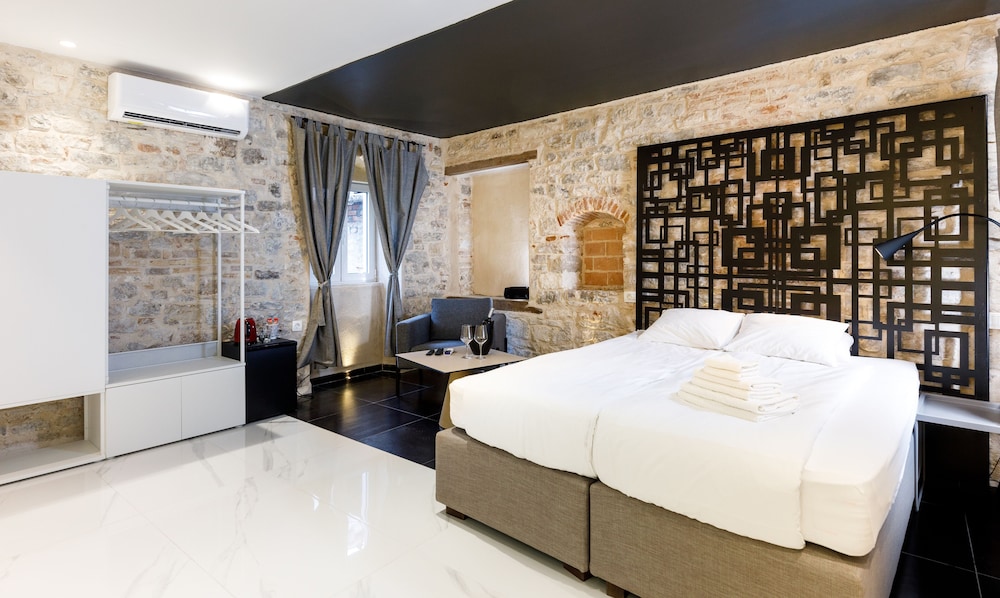 City Room, 1 Queen Bed, City View
