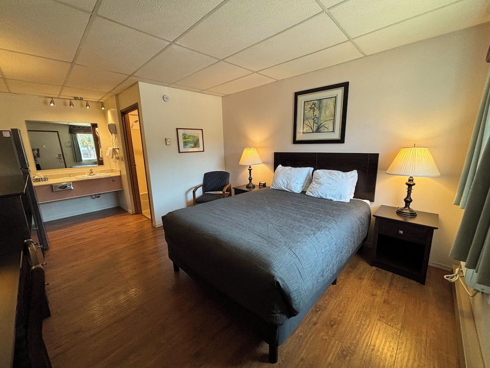 Superior Room, 1 Queen Bed, Mountain View photo 1