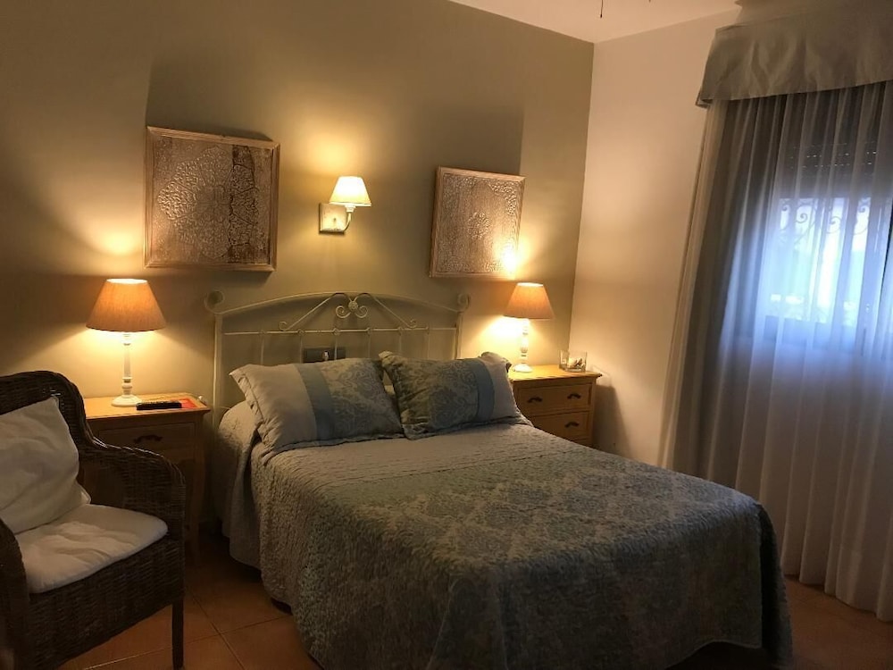 Double Room - Photo 7
