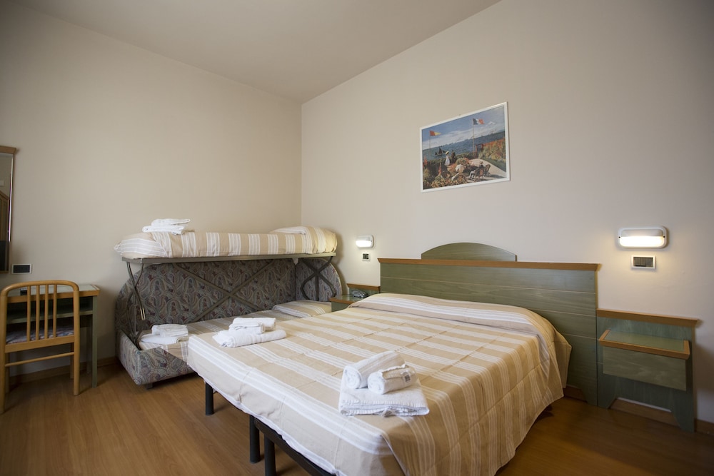 Quadruple Room - Photo 1