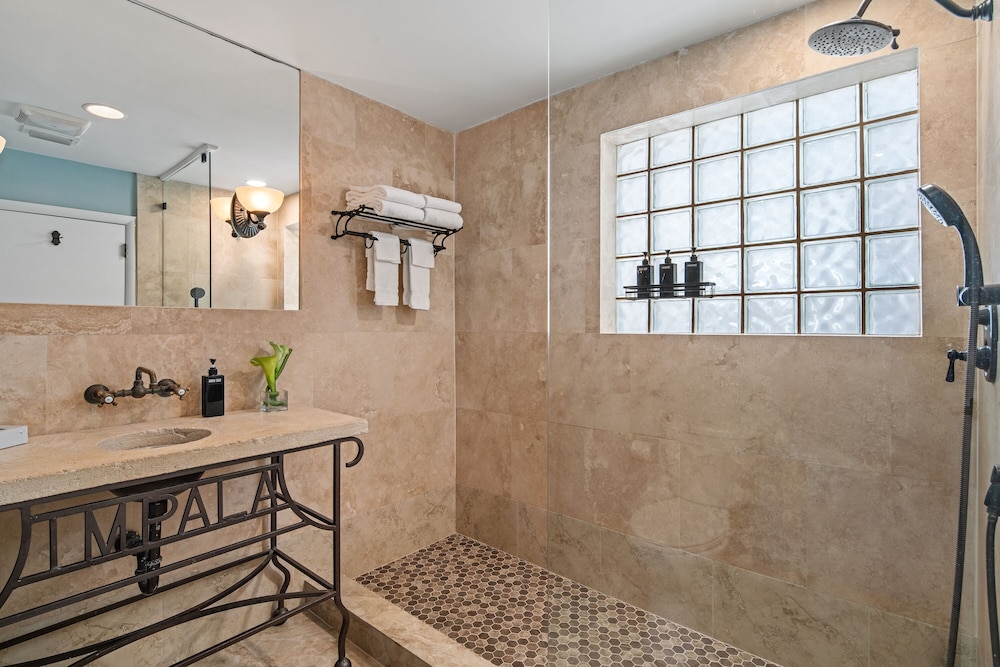 King Room - Impala Building (Self Check-in)