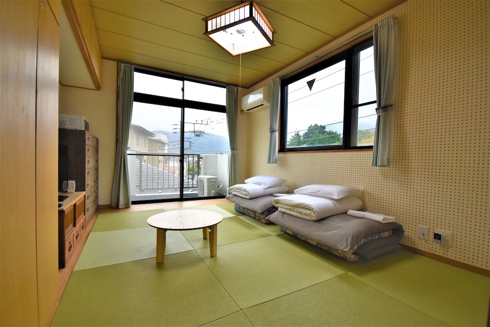 Japanese-style triple room (futon room)