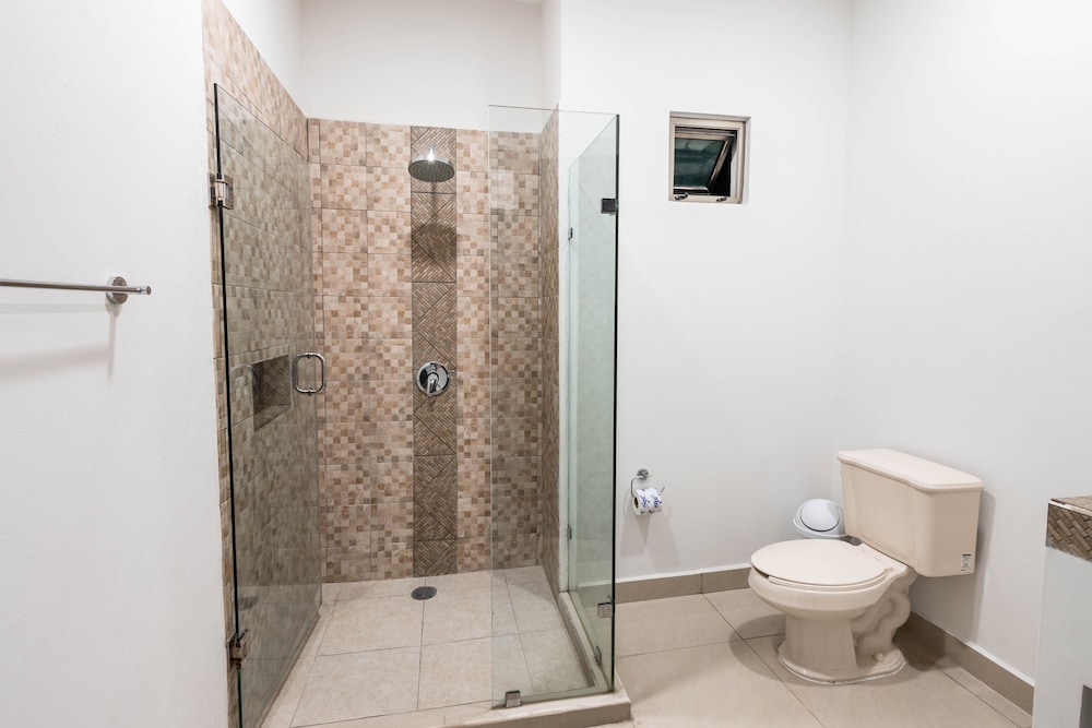 Deluxe Double Room - Photo 9