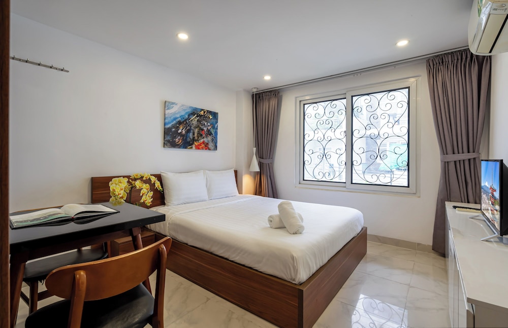 Studio Suite, Courtyard View