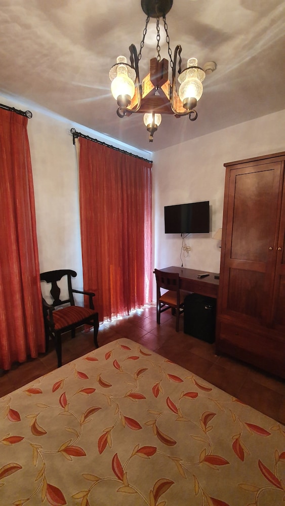 Double or Twin Room, City View - Photo 5