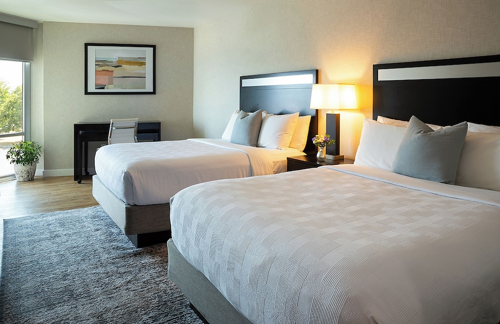 Deluxe Room, 2 Queen Beds, Pool View - Photo 1
