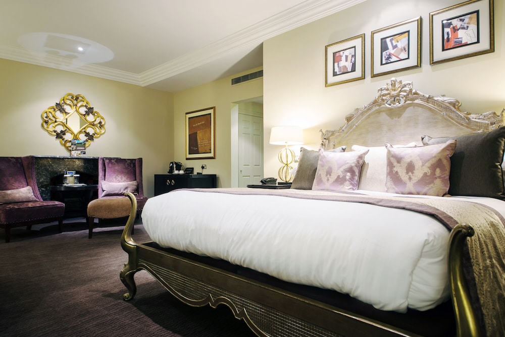 Feature Room - Photo 1