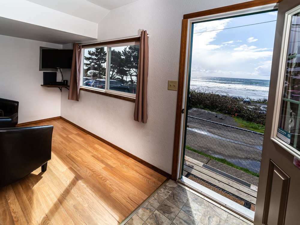21: Studio Cabin with Kitchenette, Ocean View