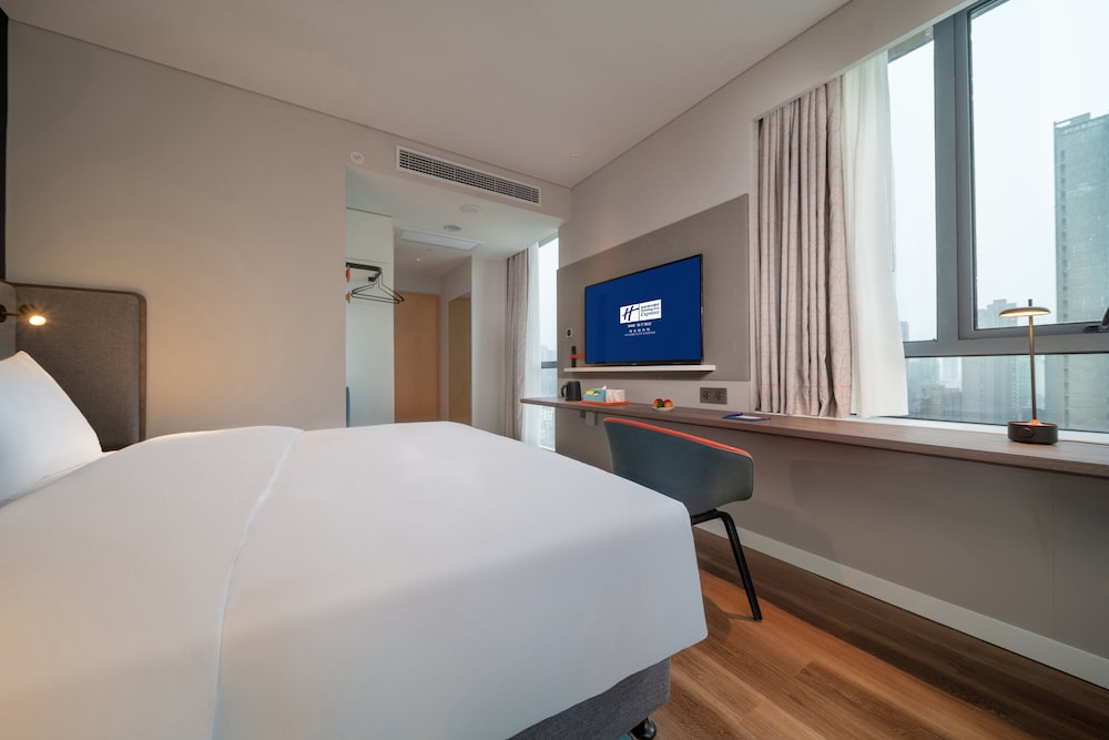 Standard Room, 1 King Bed - Photo 4