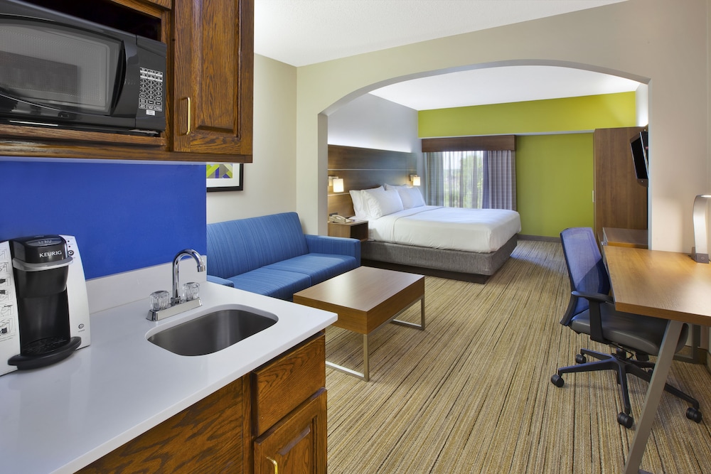 Standard Room, 1 Queen Bed, Accessible, Jetted Tub (Hearing) - Photo 3