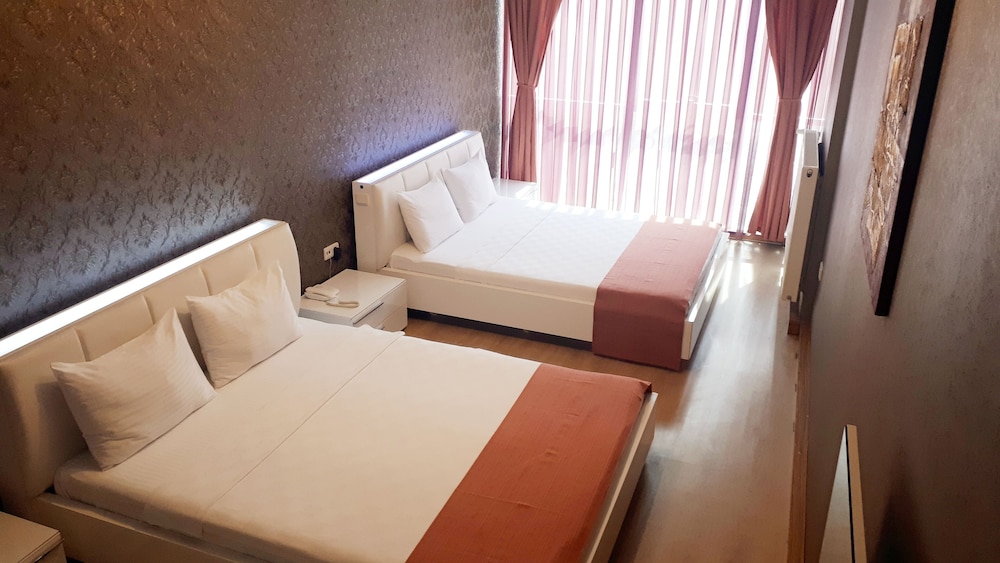 Business Room, 1 King Bed with Sofa bed photo 1