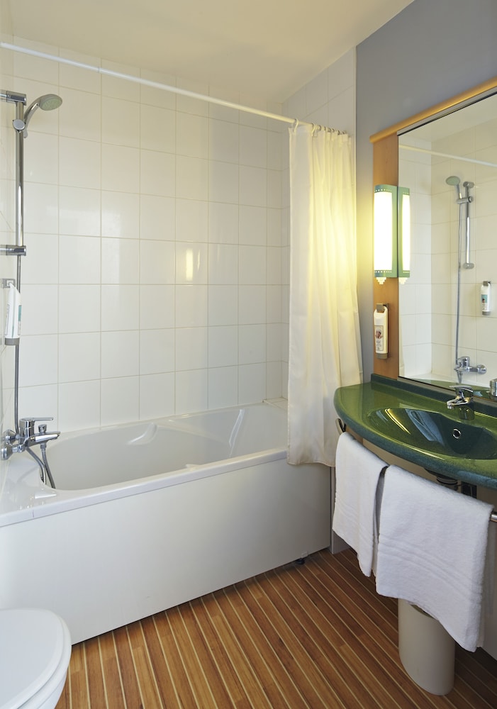 Standard Room, 2 Twin Beds - Photo 10