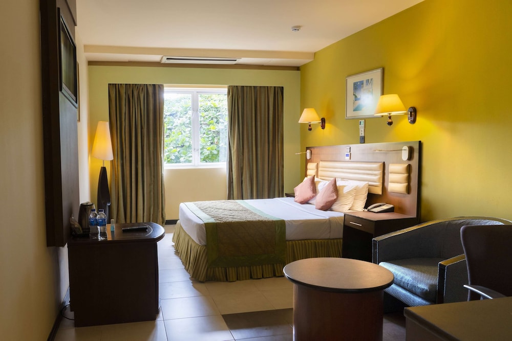 Standard Room, 1 Queen Bed photo 1