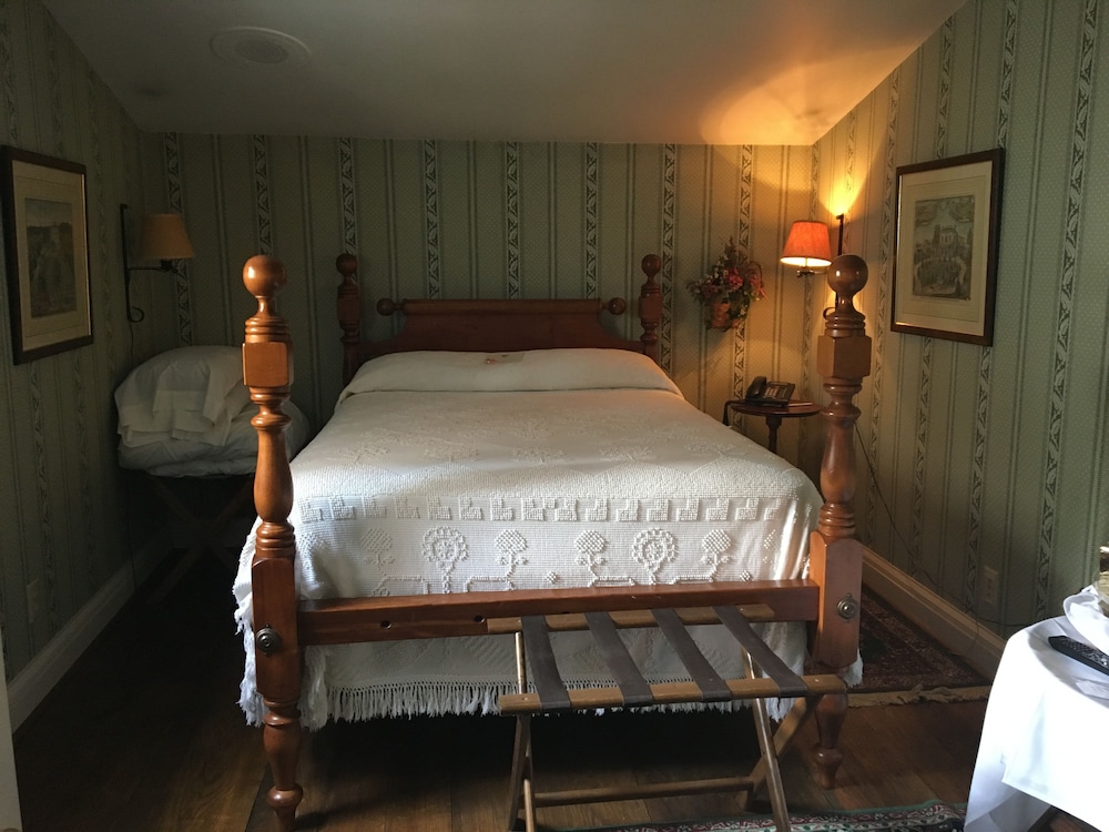 Van Buren Room photo 1