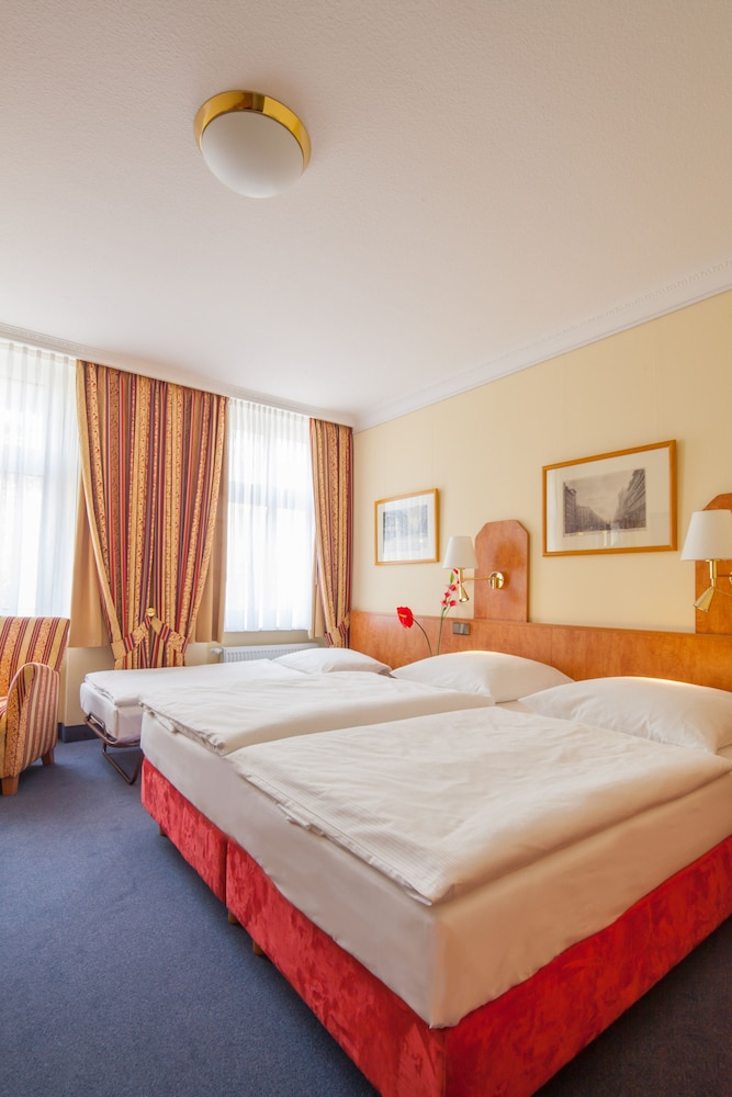 Standard Double or Twin Room, City View photo 2