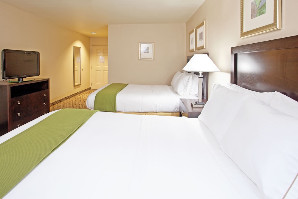 Suite, 2 Queen Beds, Accessible (Mobility) photo 1