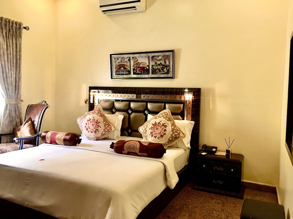 Executive Room - Photo 2