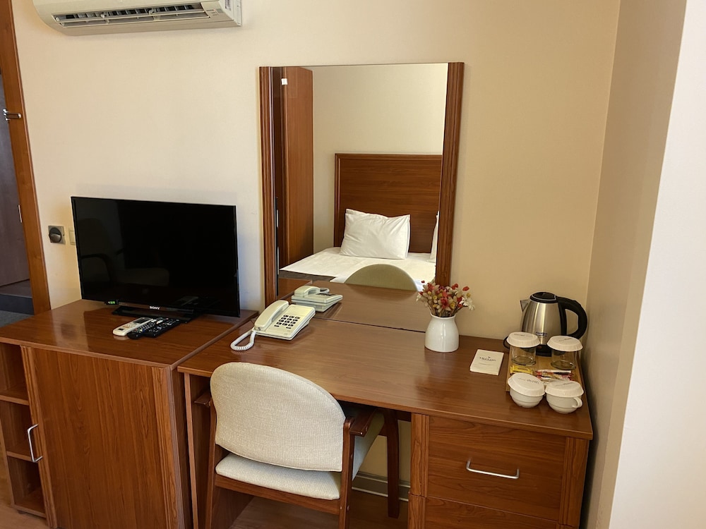 Comfort Room, 1 Bedroom, Non Smoking, City View photo 3