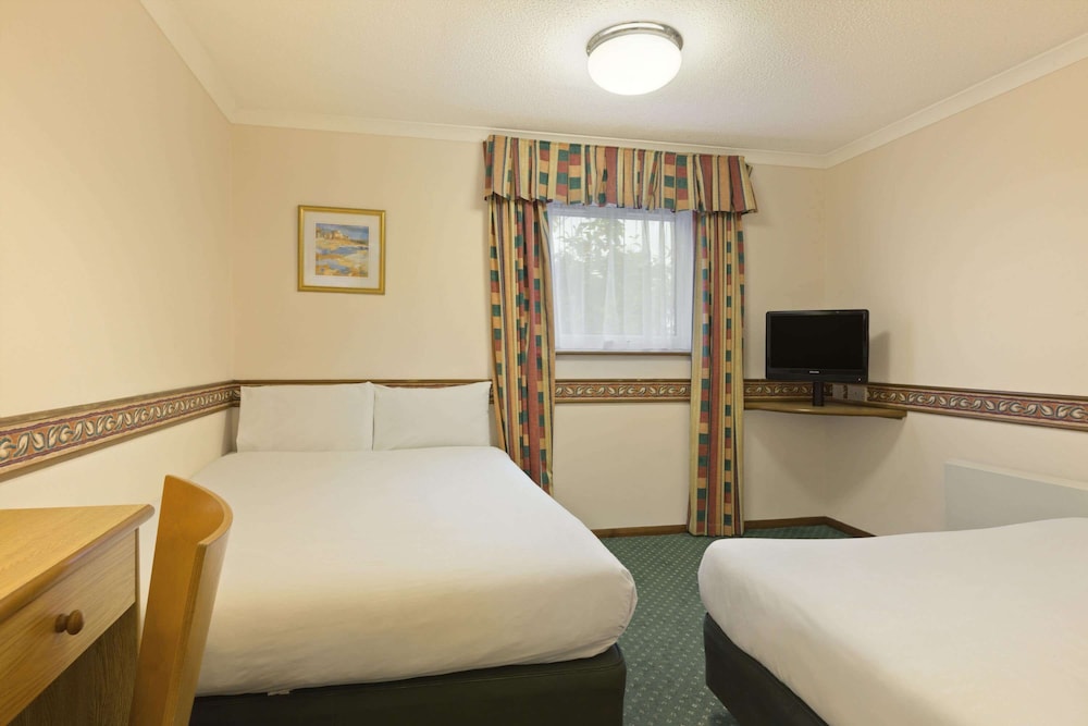 Room, Multiple Beds, Non Smoking - Photo 1