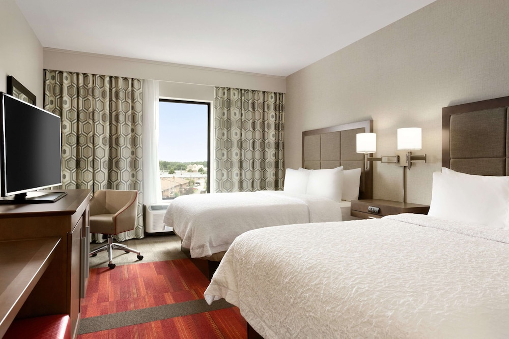 Room, 2 Queen Beds, Non Smoking, Refrigerator photo 2