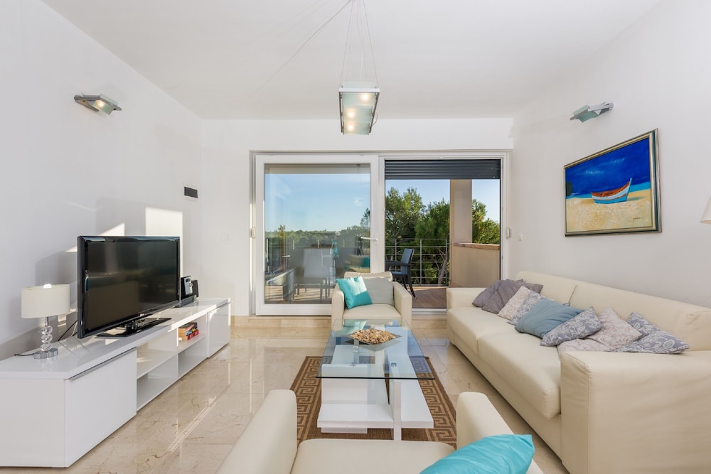 Luxury Villa, 3 Bedrooms, Terrace, Sea View