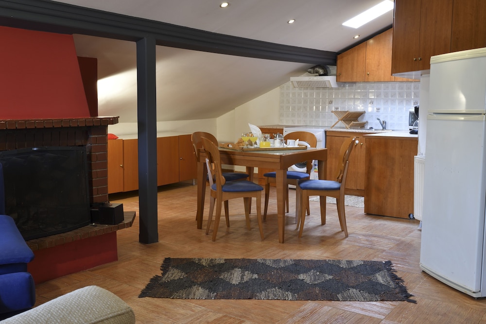 Apartment, 2 Bedrooms - Photo 3