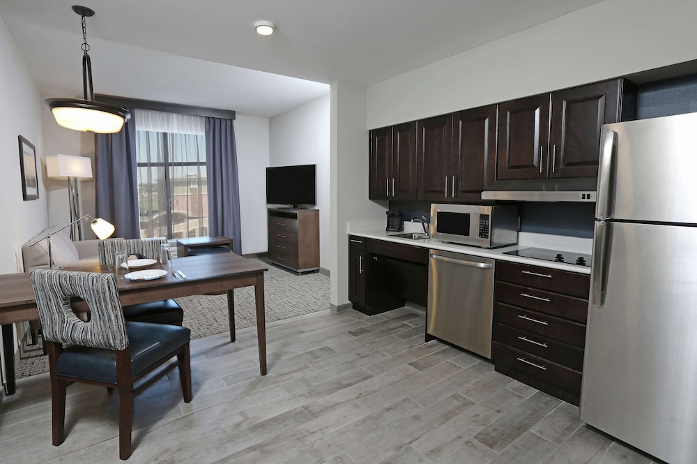 Suite, 1 King Bed, Accessible, Bathtub photo 3
