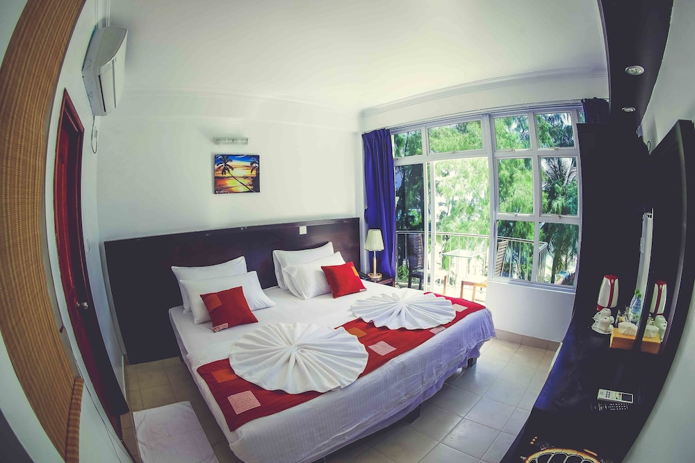 Deluxe Double Room, 1 King Bed, Beach View, Beachfront photo 3